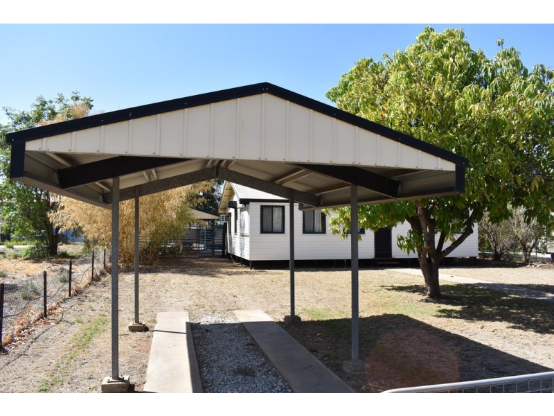 12 Brooks Street, Emerald QLD 4720