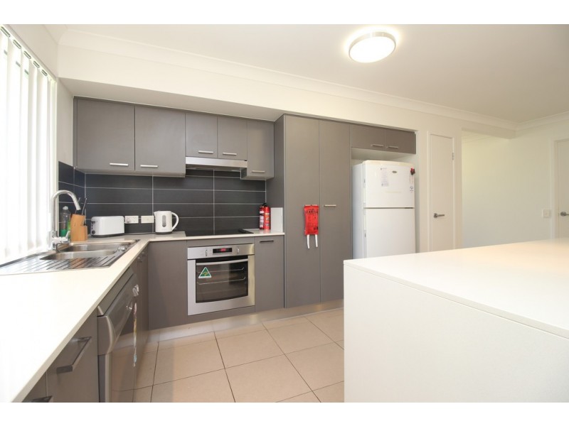 7 Canterbury Road, Emerald QLD 4720