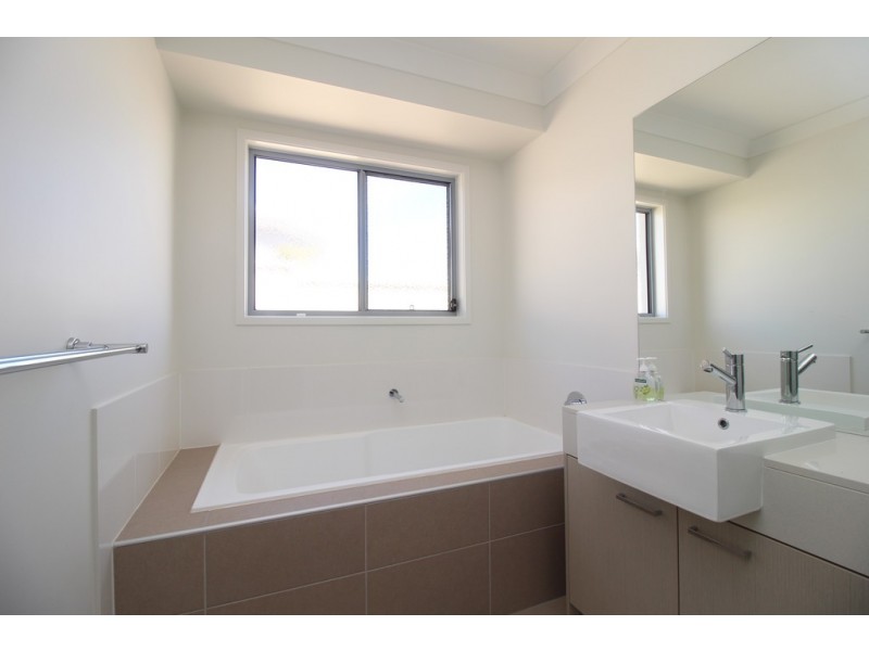 7 Canterbury Road, Emerald QLD 4720