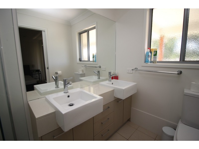 7 Canterbury Road, Emerald QLD 4720