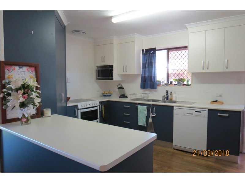13 Mellish Crescent, Emerald QLD 4720