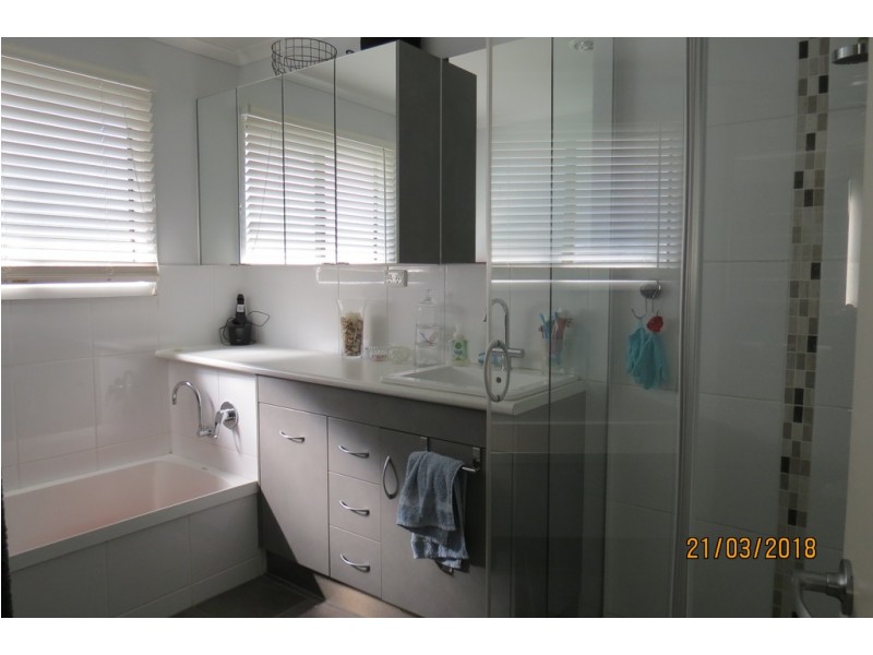 13 Mellish Crescent, Emerald QLD 4720
