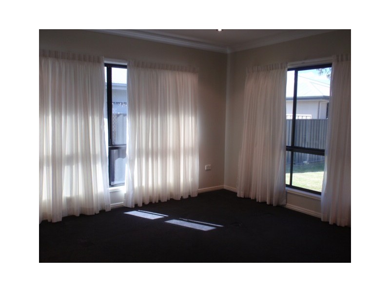 22 Cook Close, Emerald QLD 4720