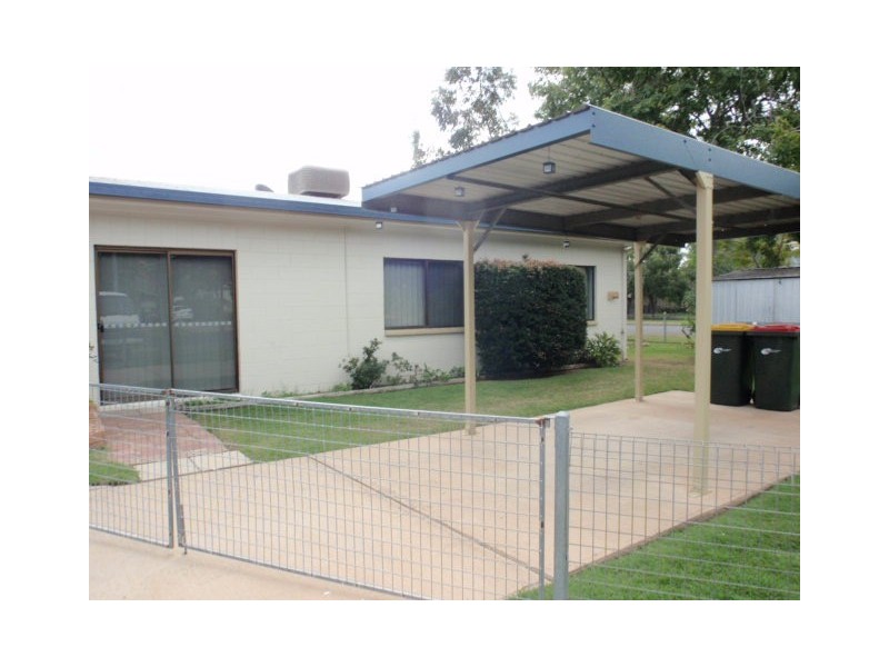 2/1 Willans Street, Emerald QLD 4720
