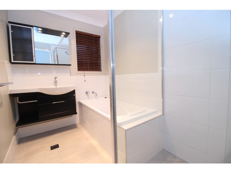 25 Newman Drive, Emerald QLD 4720