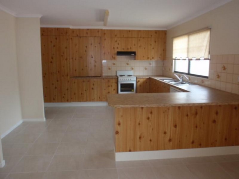 114 Harris Street, Emerald QLD 4720