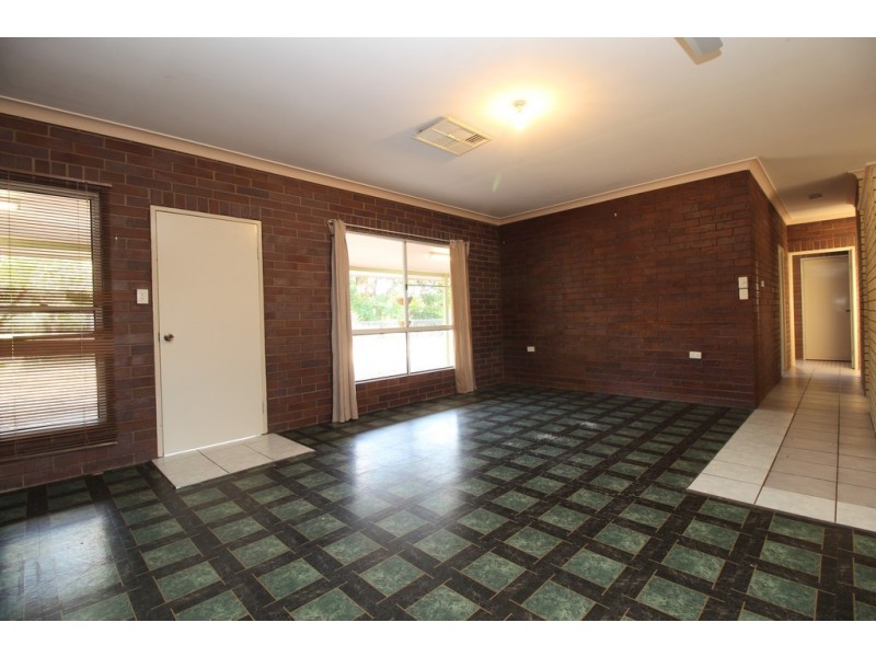 5 Hall Place, Emerald QLD 4720