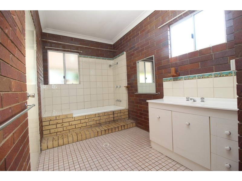 5 Hall Place, Emerald QLD 4720