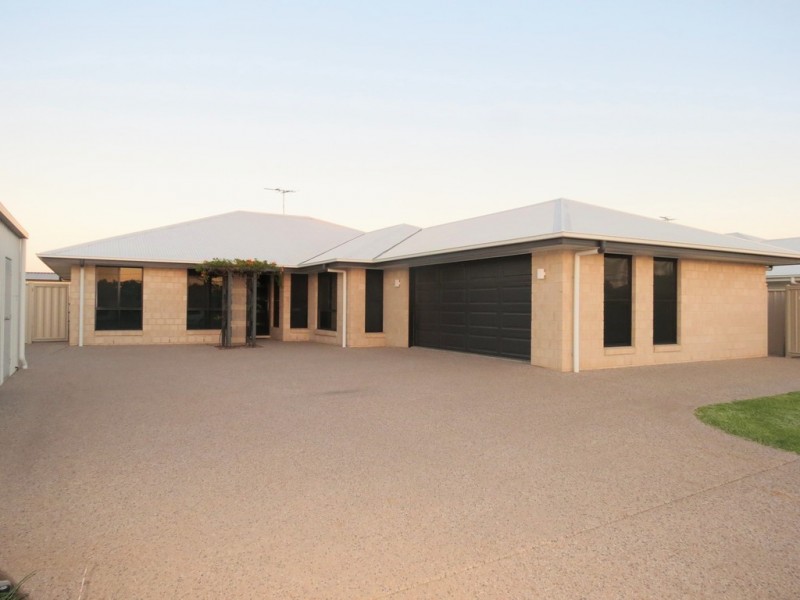 15 Kassidy Drive, Emerald QLD 4720
