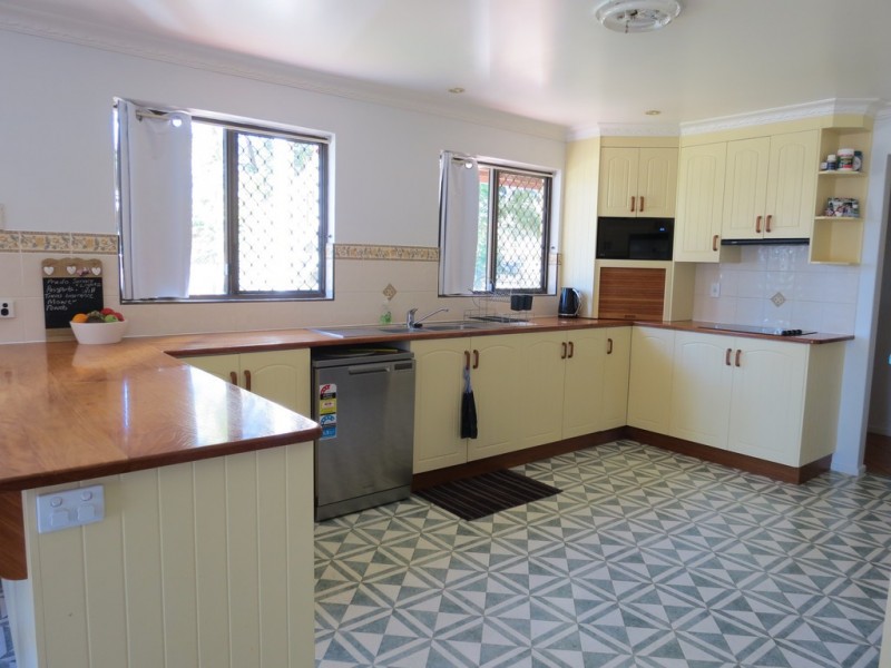 8 Martin Place, Emerald QLD 4720