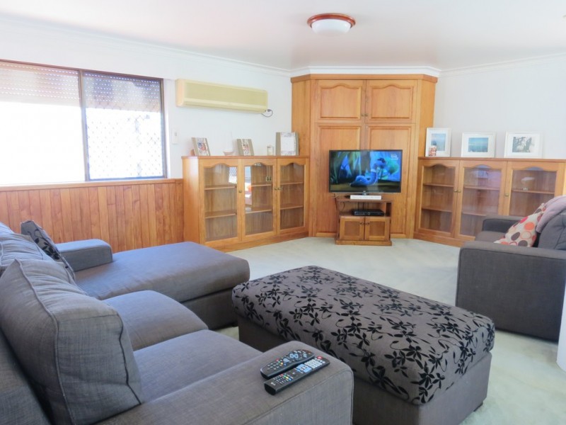 8 Martin Place, Emerald QLD 4720