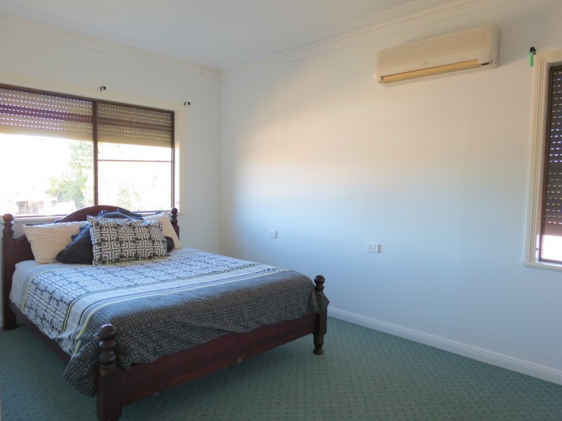 8 Martin Place, Emerald QLD 4720