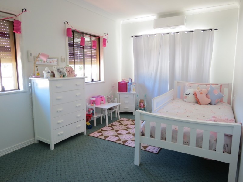 8 Martin Place, Emerald QLD 4720