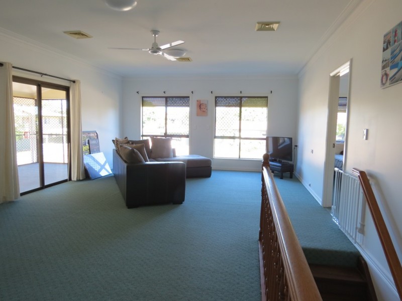 8 Martin Place, Emerald QLD 4720