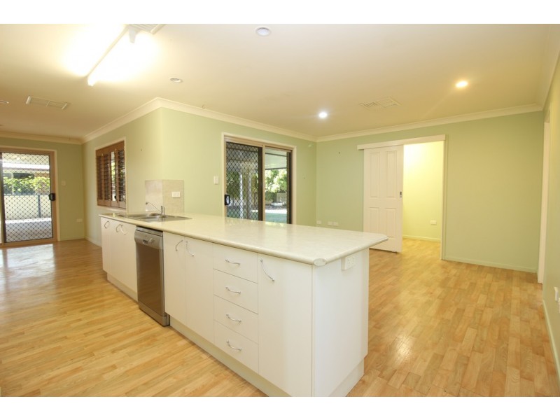 8 Stephanie Court, Emerald QLD 4720