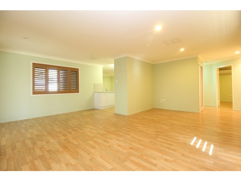 8 Stephanie Court, Emerald QLD 4720