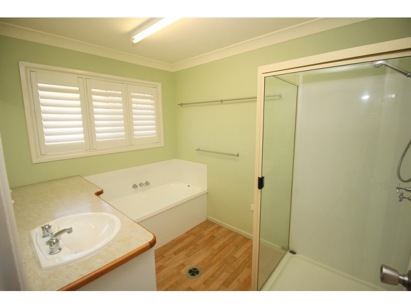 8 Stephanie Court, Emerald QLD 4720