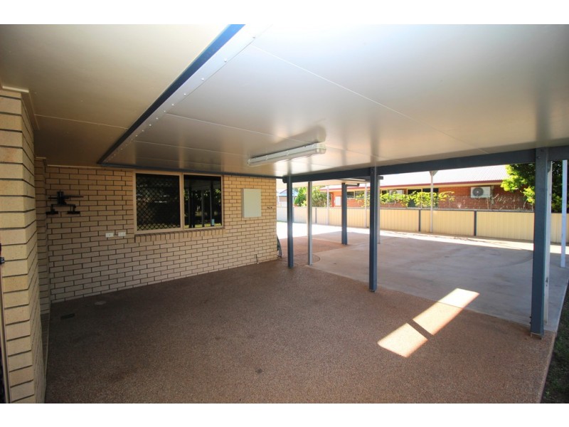 8 Stephanie Court, Emerald QLD 4720