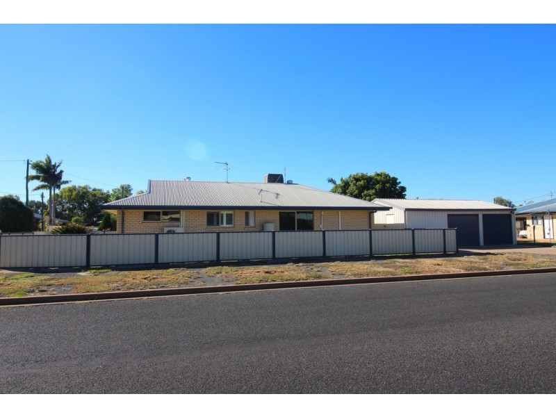 8 Stephanie Court, Emerald QLD 4720