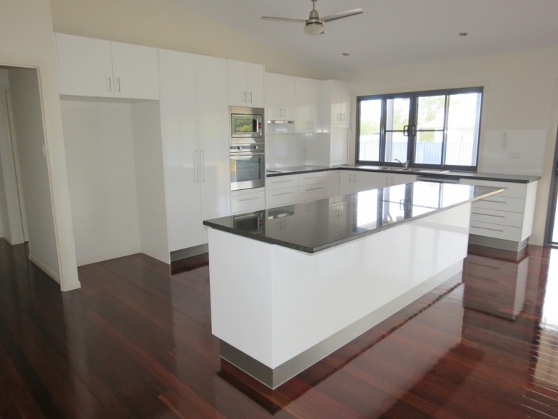 2 Birch Drive, Emerald QLD 4720