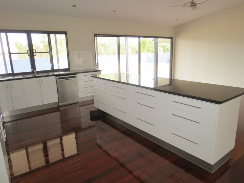 2 Birch Drive, Emerald QLD 4720