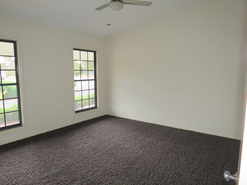 2 Birch Drive, Emerald QLD 4720