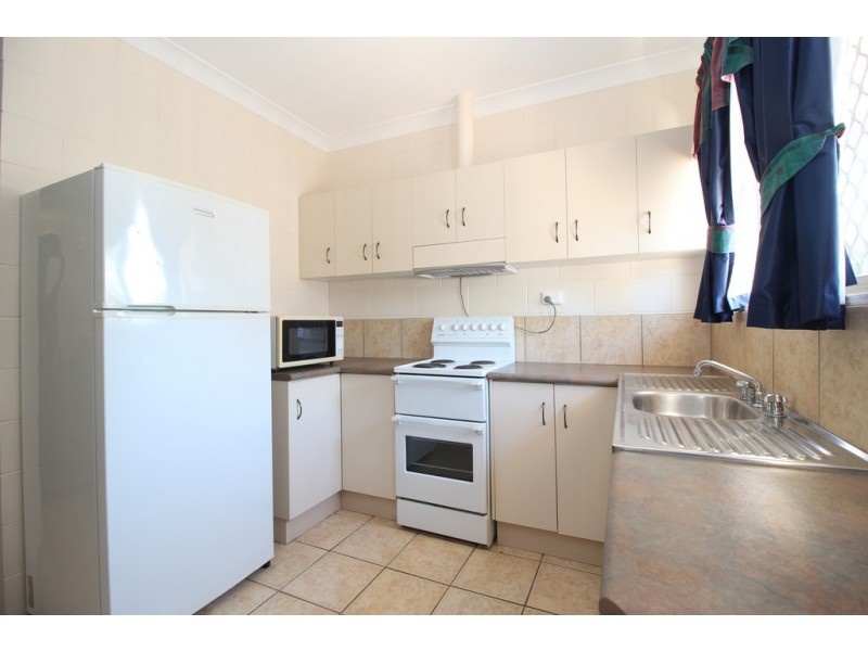 2/18 Diamond Avenue, Emerald QLD 4720