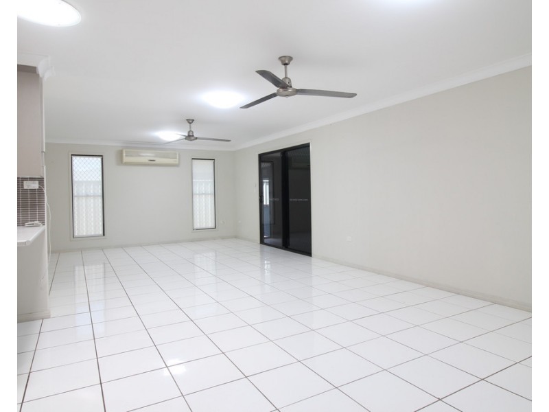 55 White Street, Emerald QLD 4720