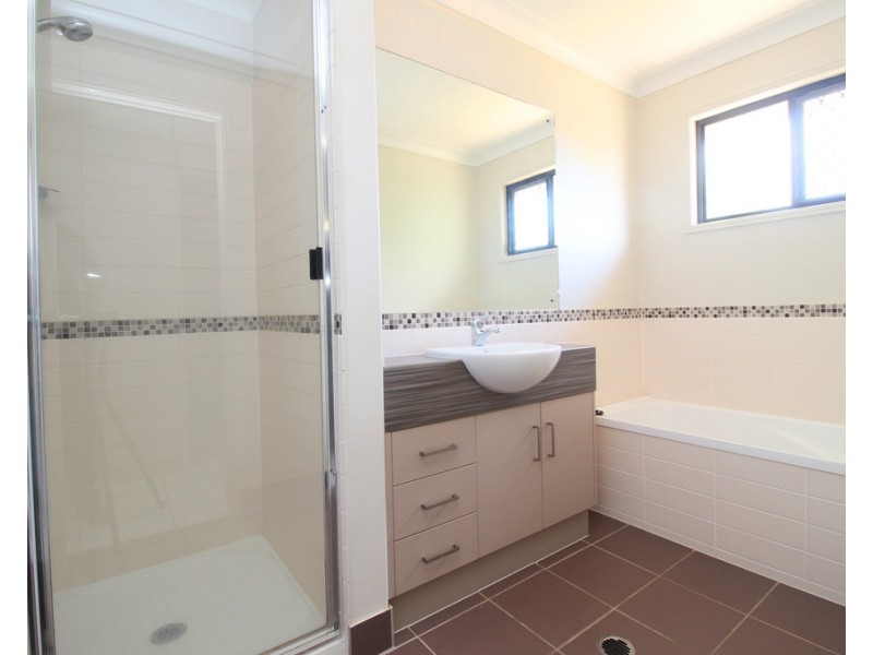 55 White Street, Emerald QLD 4720