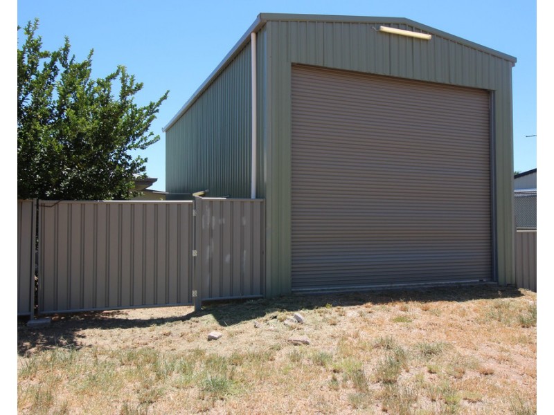 55 White Street, Emerald QLD 4720