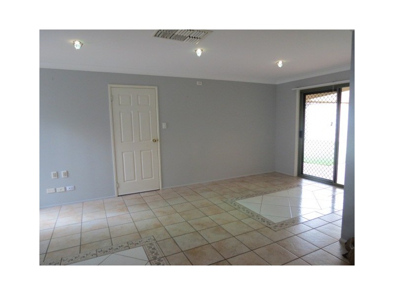 1 Kurrajong Close, Emerald QLD 4720