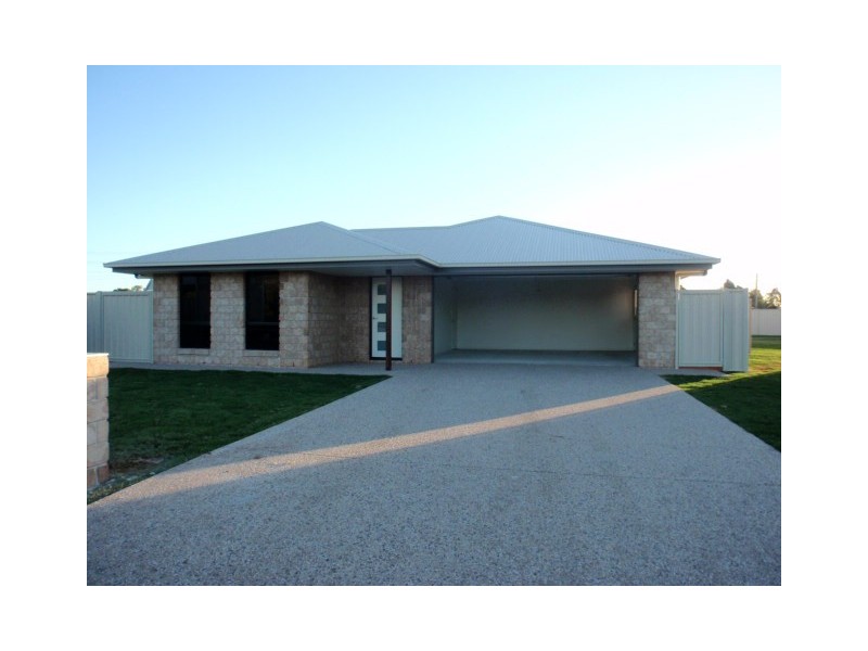 5 Highlands Court, Emerald QLD 4720