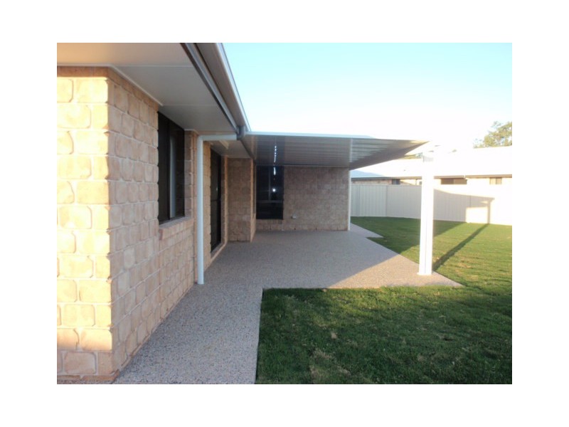 5 Highlands Court, Emerald QLD 4720