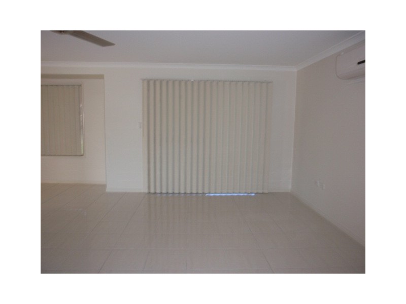 5 Highlands Court, Emerald QLD 4720