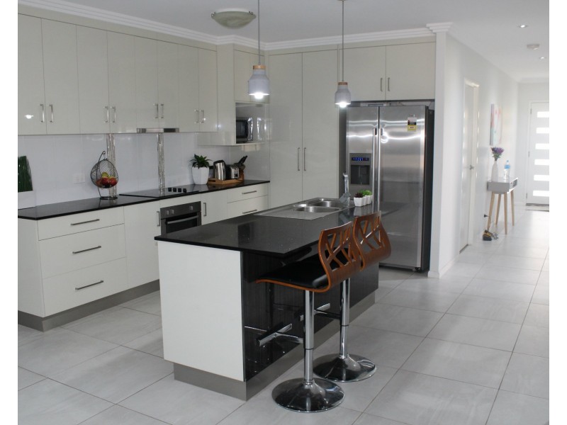4 Canterbury Road, Emerald QLD 4720