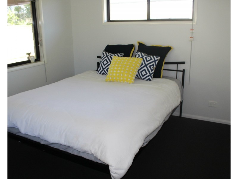 4 Canterbury Road, Emerald QLD 4720