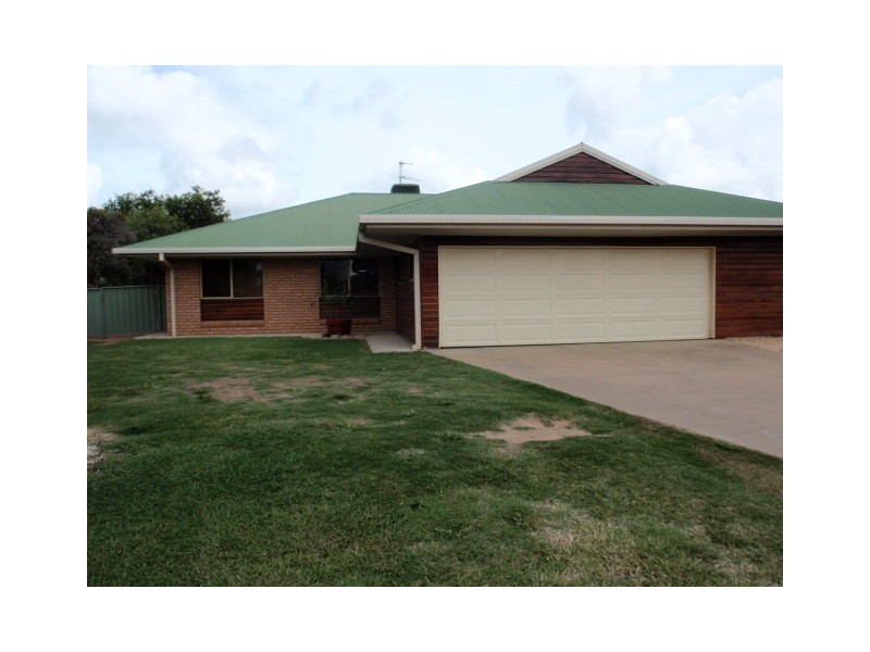 39 Crinum Crescent, Emerald QLD 4720