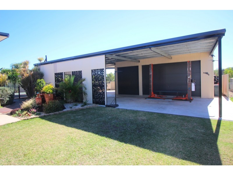 24 Carrington Place, Emerald QLD 4720