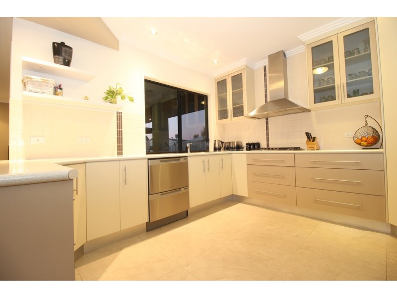 24 Carrington Place, Emerald QLD 4720