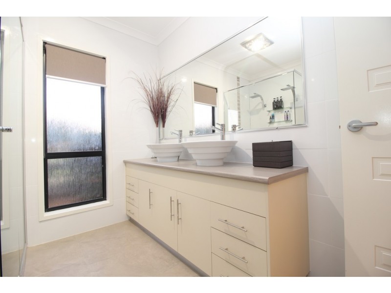 24 Carrington Place, Emerald QLD 4720