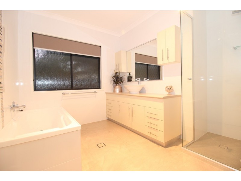 24 Carrington Place, Emerald QLD 4720