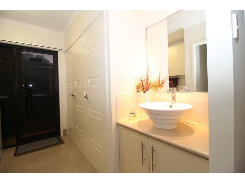 24 Carrington Place, Emerald QLD 4720