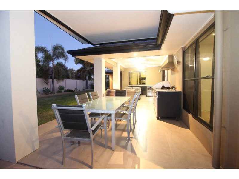 24 Carrington Place, Emerald QLD 4720