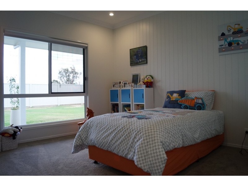 17 Longford Street, Emerald QLD 4720