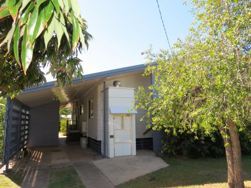21 Mellish Crescent, Emerald QLD 4720