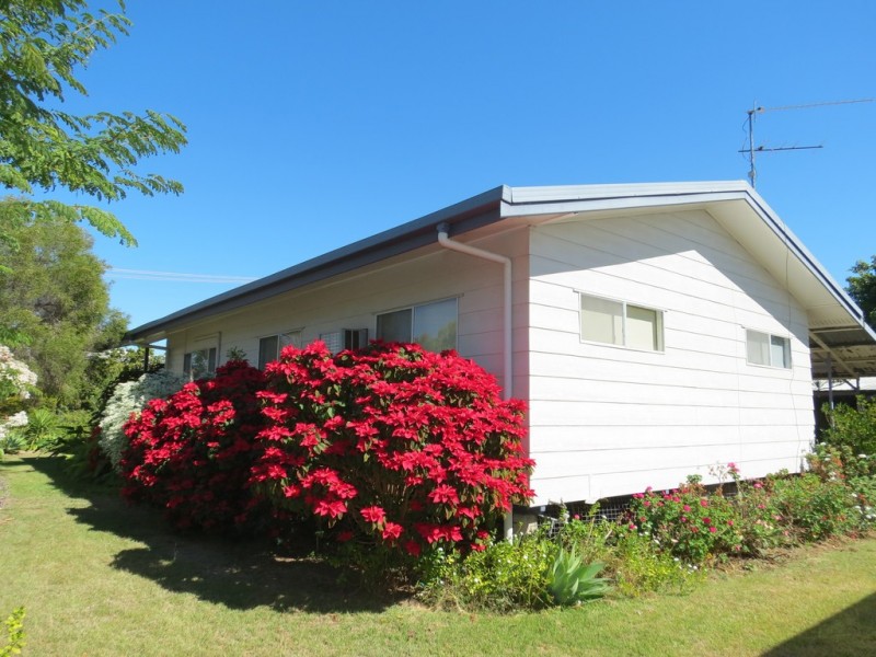 21 Mellish Crescent, Emerald QLD 4720