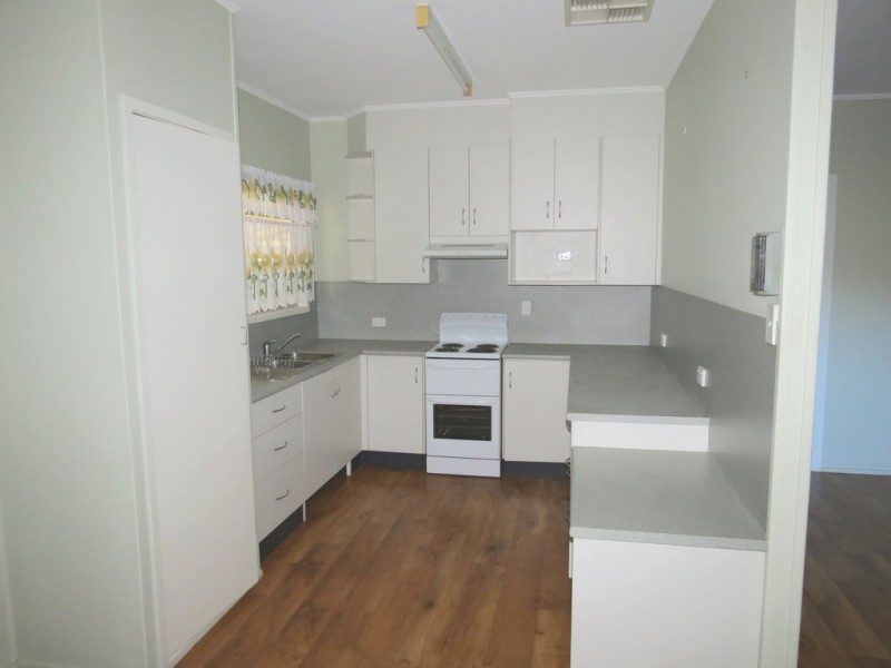 21 Mellish Crescent, Emerald QLD 4720