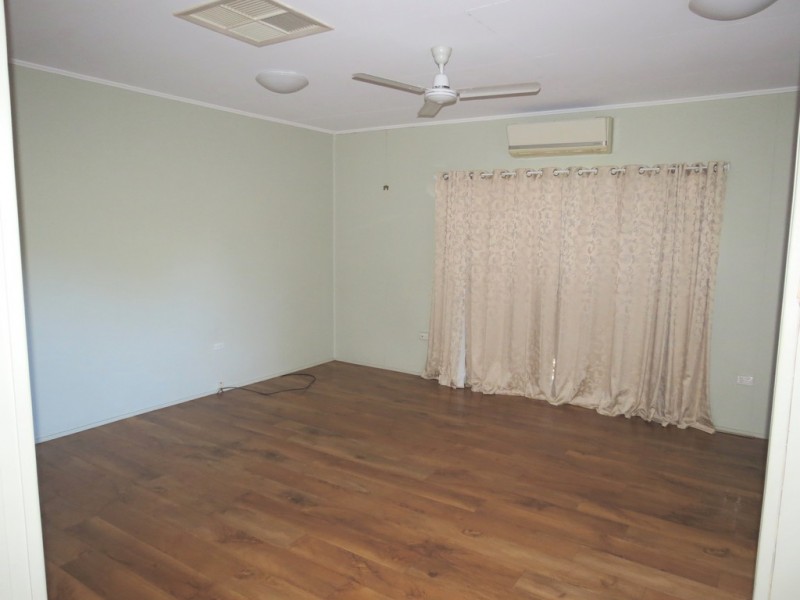 21 Mellish Crescent, Emerald QLD 4720