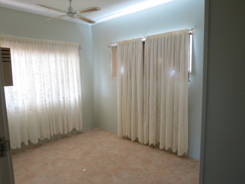 21 Mellish Crescent, Emerald QLD 4720