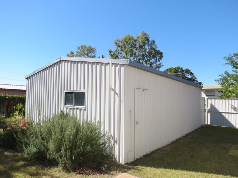 21 Mellish Crescent, Emerald QLD 4720